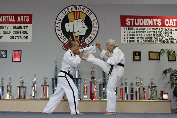 Duc dang taekwondo loan nguyen front kick