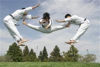 duc-dang-taekwondo-instructor-kim-anh-split-kick